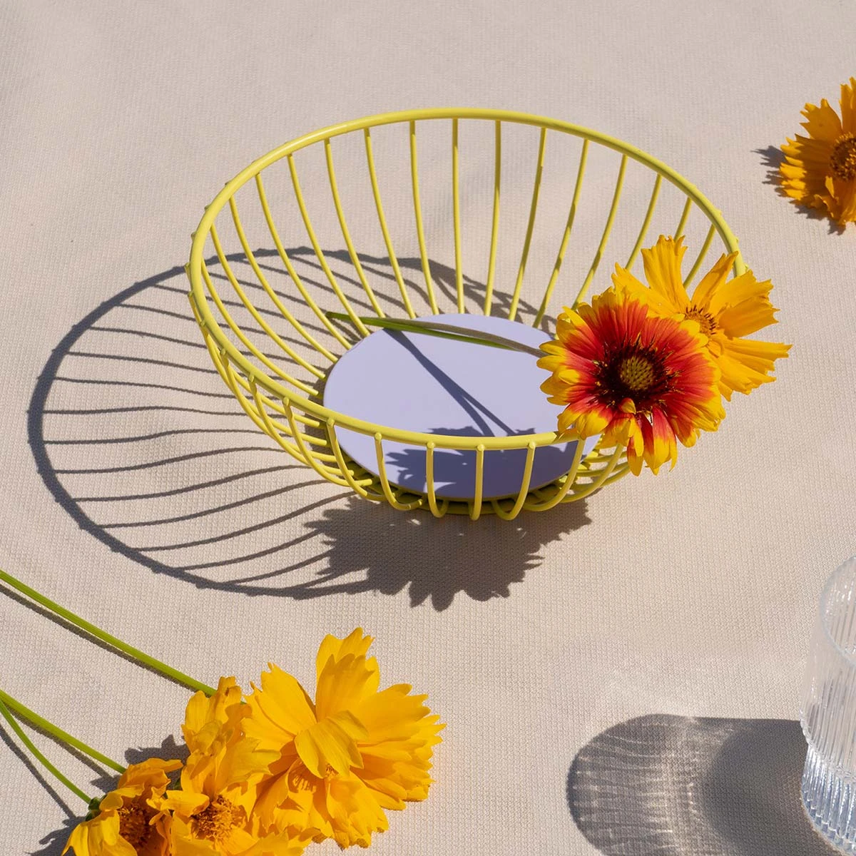 Iris Wire Basket Small Yellow Lilac – Bild 3