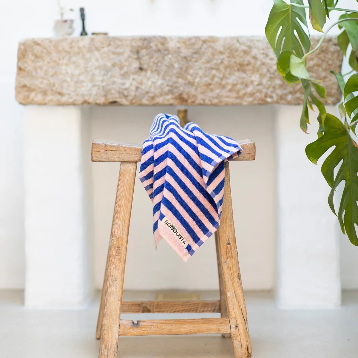 Naram Towel Dazzling Blue & Rose – Bild 2