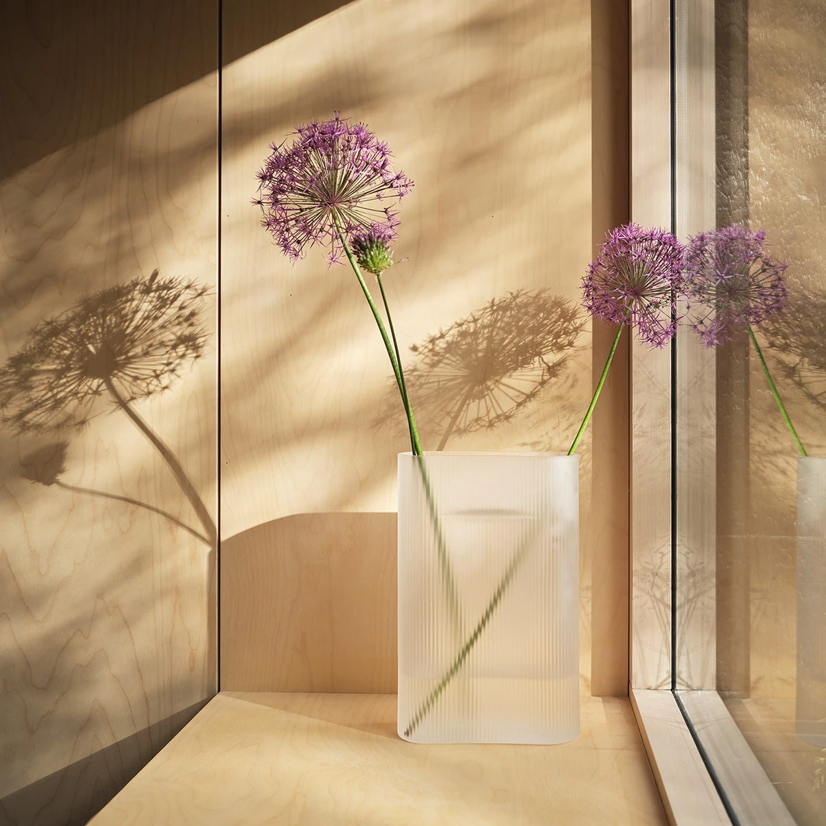 Muuto Ridge Vase Frosted Glass – Bild 4