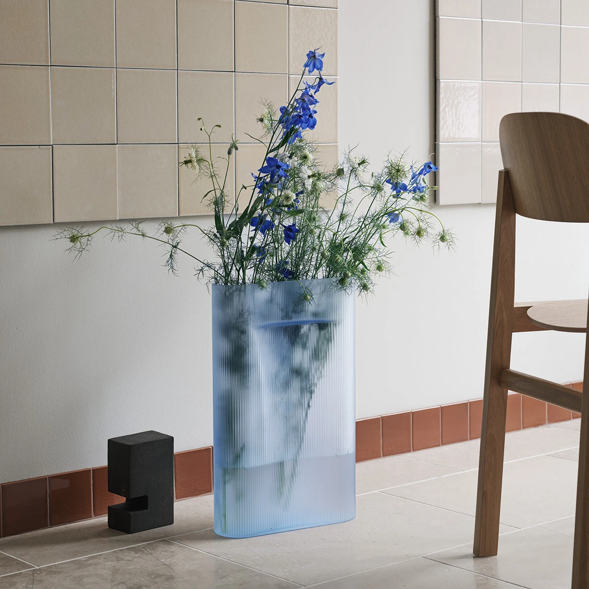 Muuto Ridge Vase Frosted Glass – Bild 2