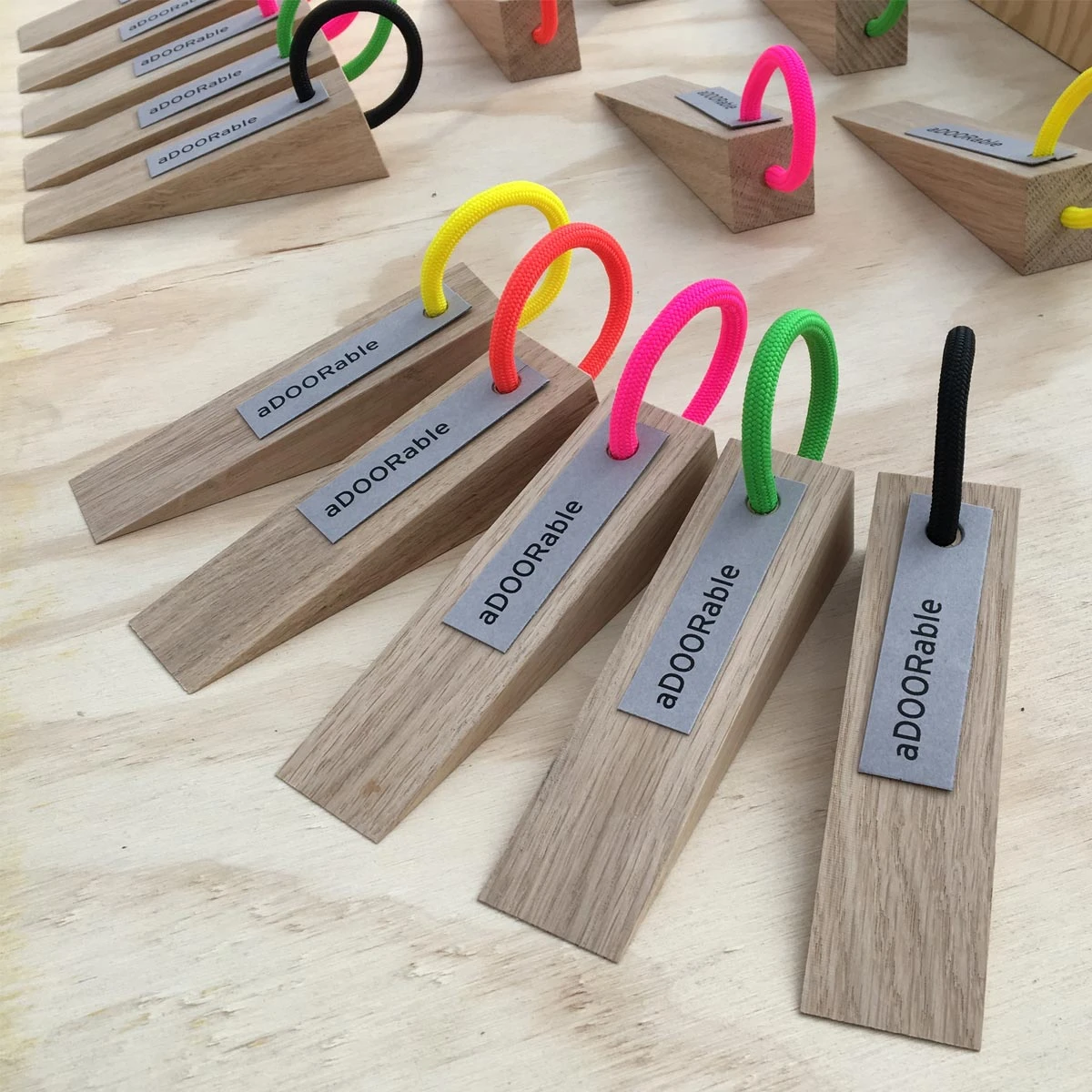 Türstopper ADOORable Aus Eiche Mit Aufhänger Fluo Pink – Bild 2