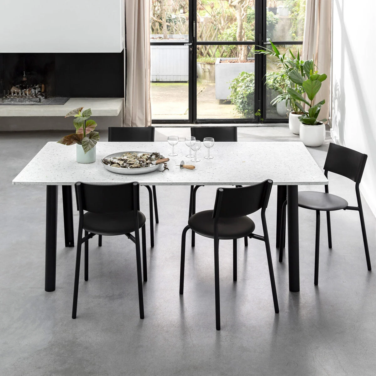 NEW MODERN Recycled Plastic Esstisch – Bild 2