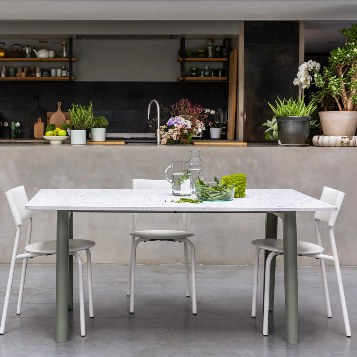 NEW MODERN Recycled Plastic Esstisch – Bild 4