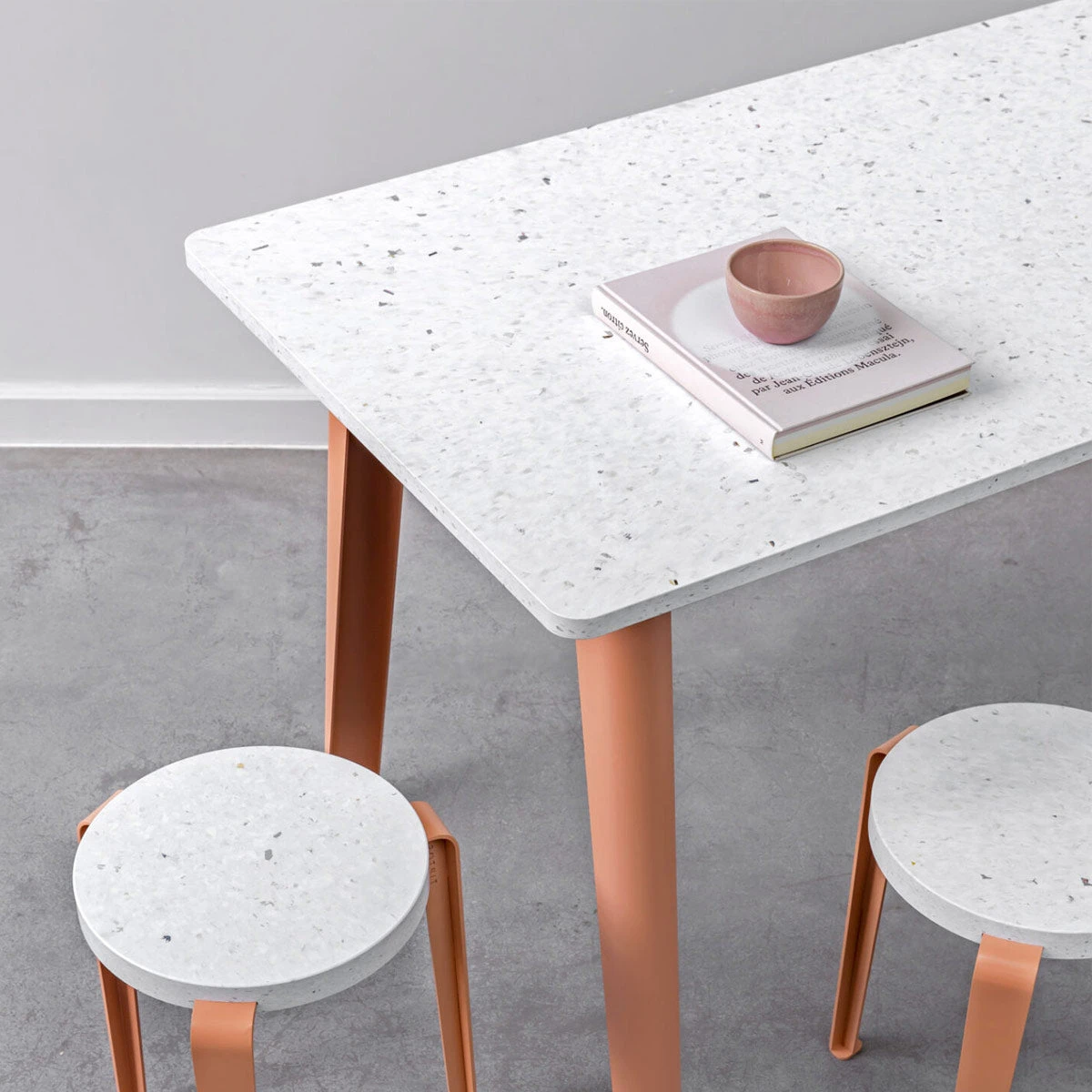 NEW MODERN Recycled Plastic Esstisch – Bild 5