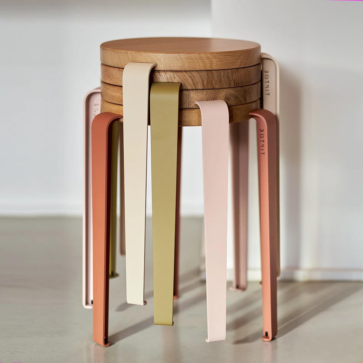 TIPTOE × HEJU LOU Hocker – Bild 2