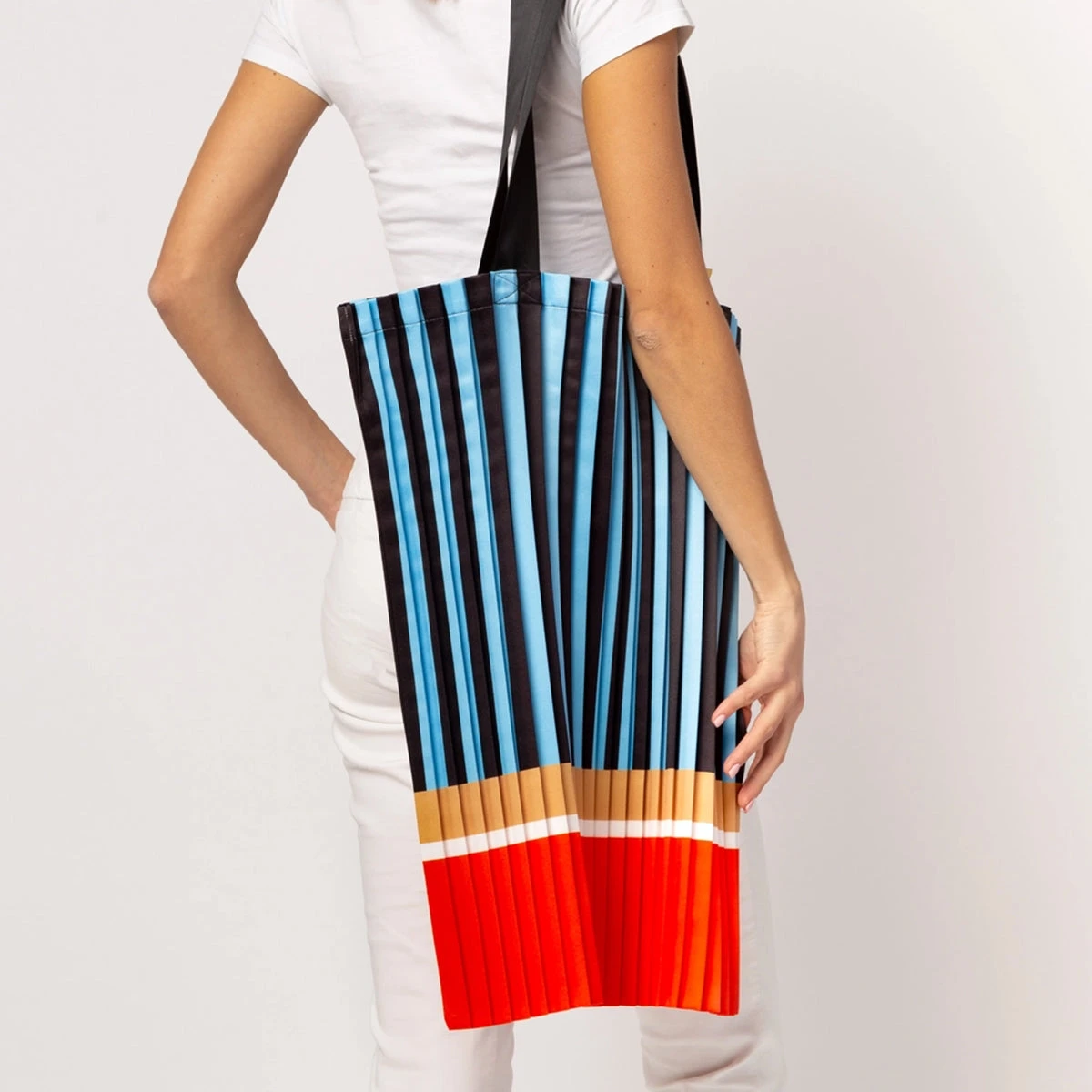 Bogliasco XL Satin Pleated Tote Bag – Bild 2