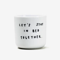 Let's Stay In Bed Together Porzellan-Becher